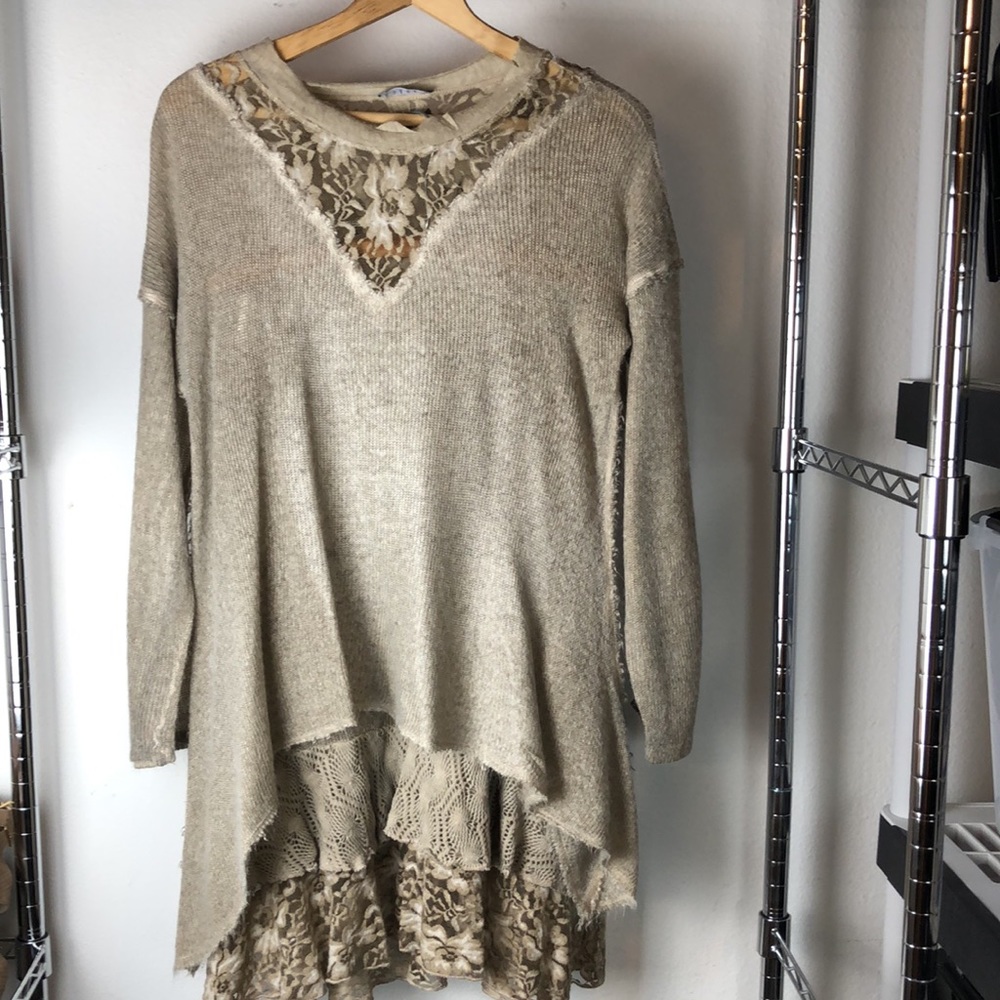 SAGA sweater set.